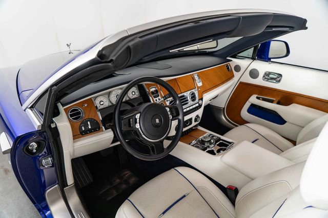 Used 2017 Rolls-Royce Dawn RWD image 18