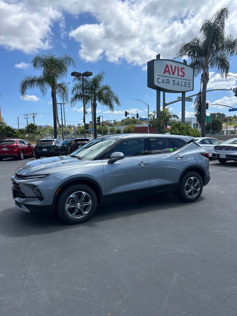 Used 2025 Chevrolet Blazer LT image 3