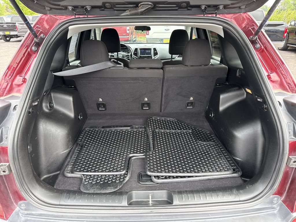 Used 2019 Jeep Cherokee Latitude w/ Cold Weather Group AWD/4WD image 15