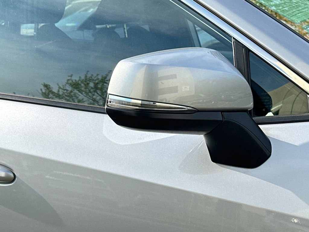 Used 2022 Toyota RAV4 SE w/ Weather & Moonroof Package image 9