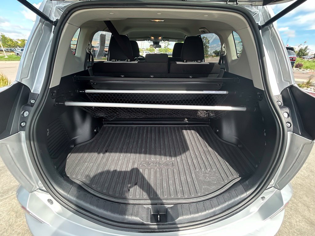 Used 2018 Toyota RAV4 LE AWD/4WD image 27