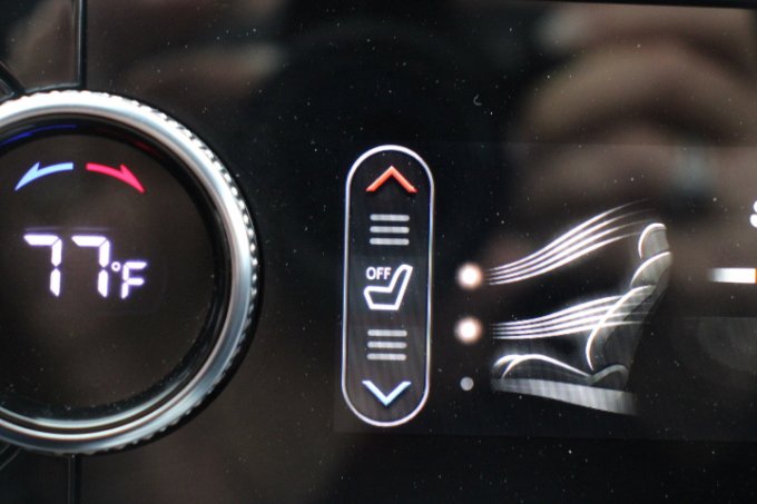 Used 2022 Genesis GV70 3.5T Sport image 30