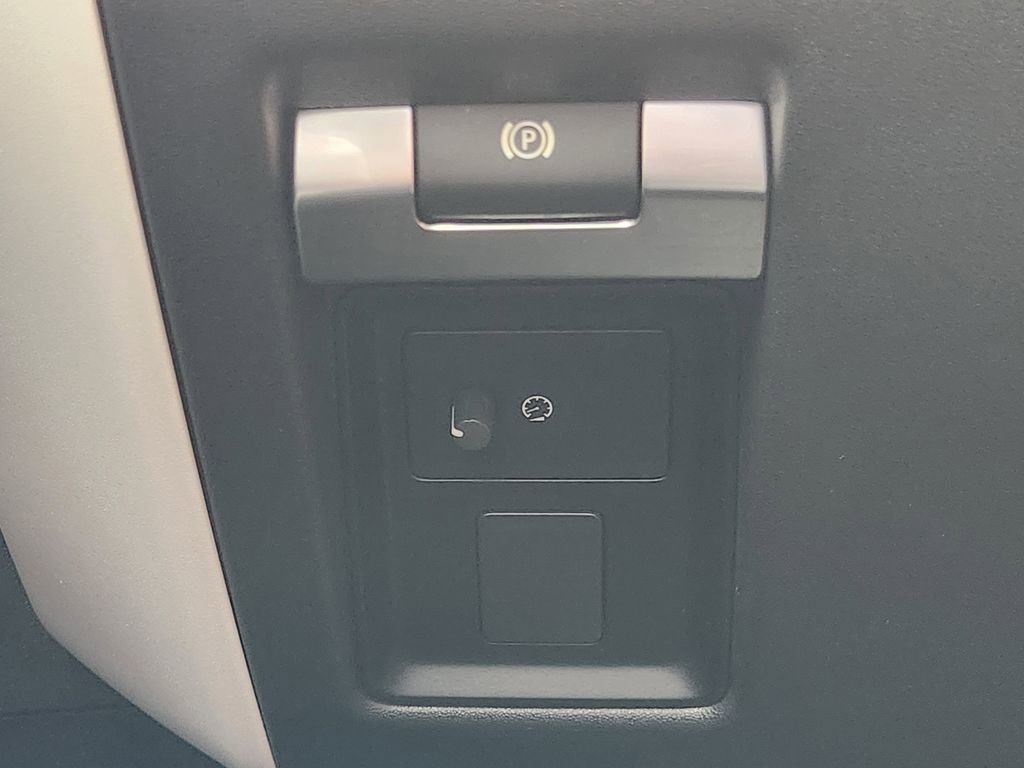 Used 2023 Land Rover Defender 110 S image 24