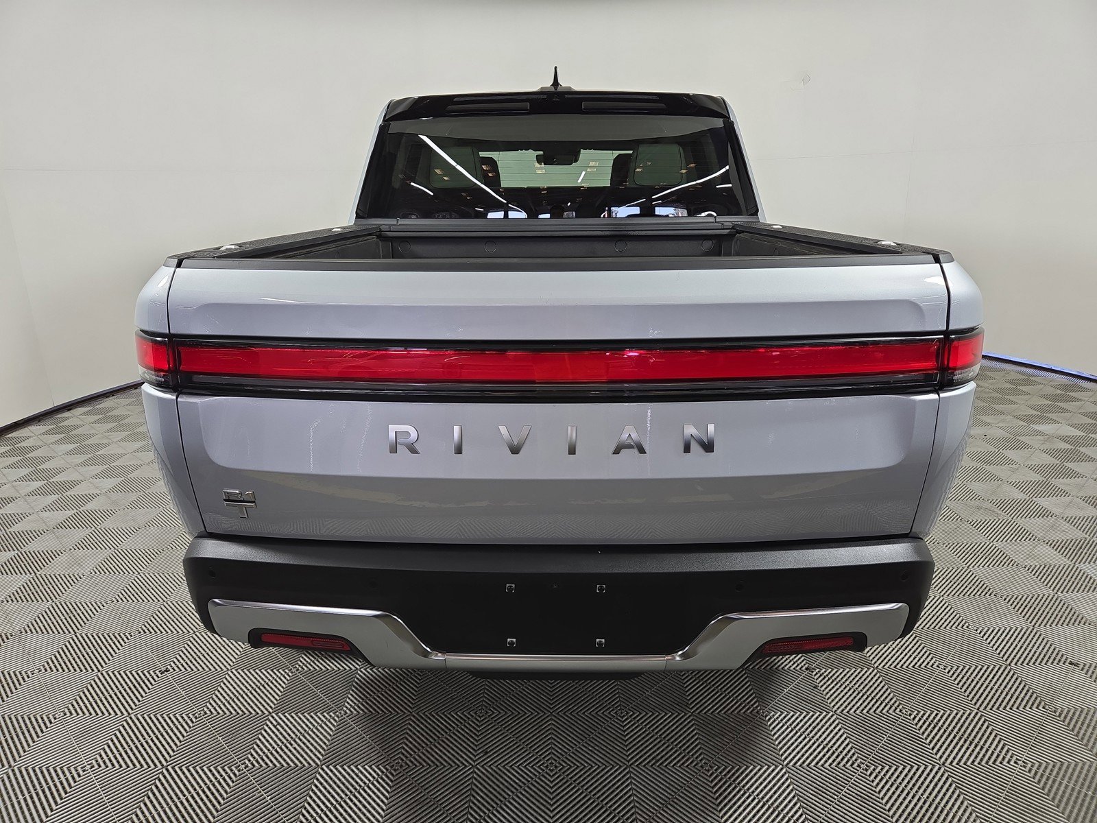 Used 2024 Rivian R1T Adventure AWD/4WD image 4