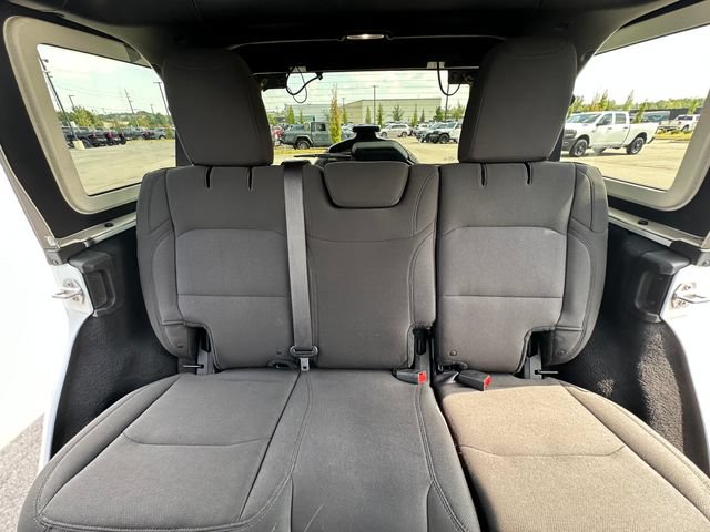 Used 2018 Jeep Wrangler Unlimited Sahara AWD/4WD image 36