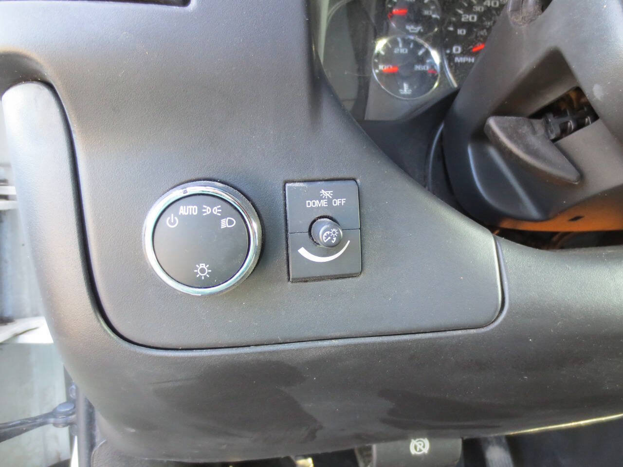 Used 2015 Chevrolet Express 2500 RWD image 14