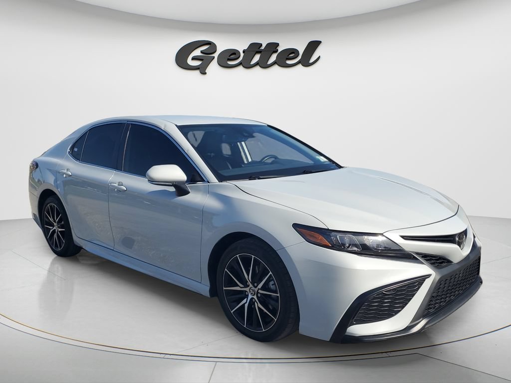 Used 2023 Toyota Camry SE w/ Convenience Package FWD image 3