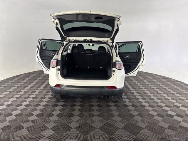 Used 2018 Jeep Compass Latitude w/ Popular Equipment Group AWD/4WD image 15