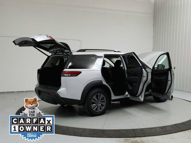 Used 2025 Nissan Pathfinder SV image 15