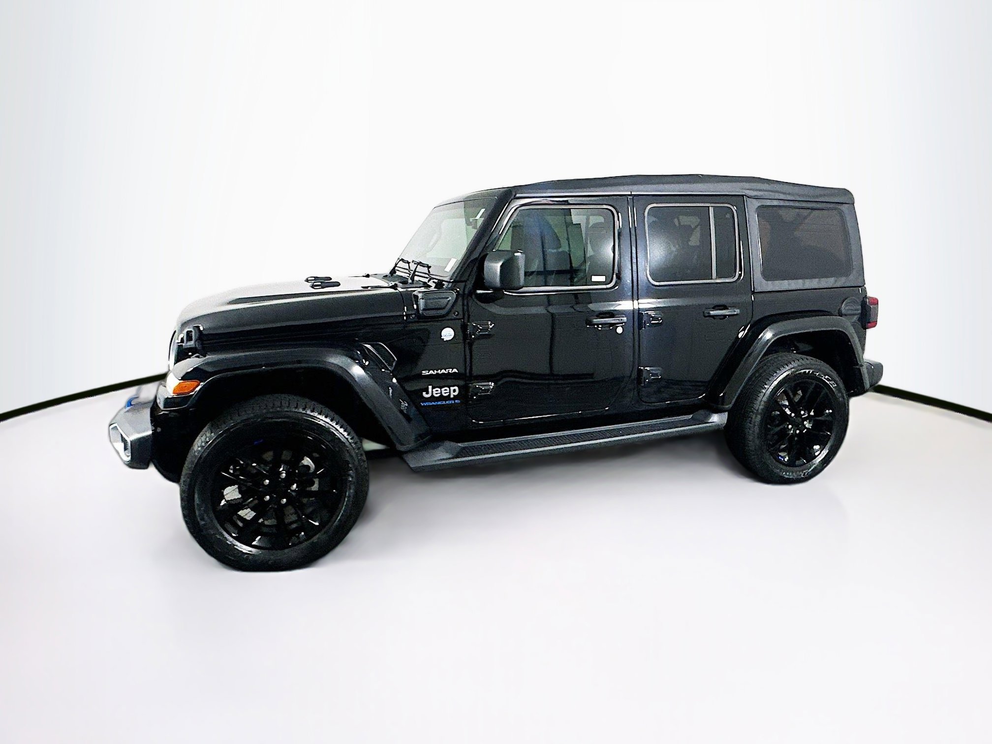Used 2023 Jeep Wrangler Sahara image 4