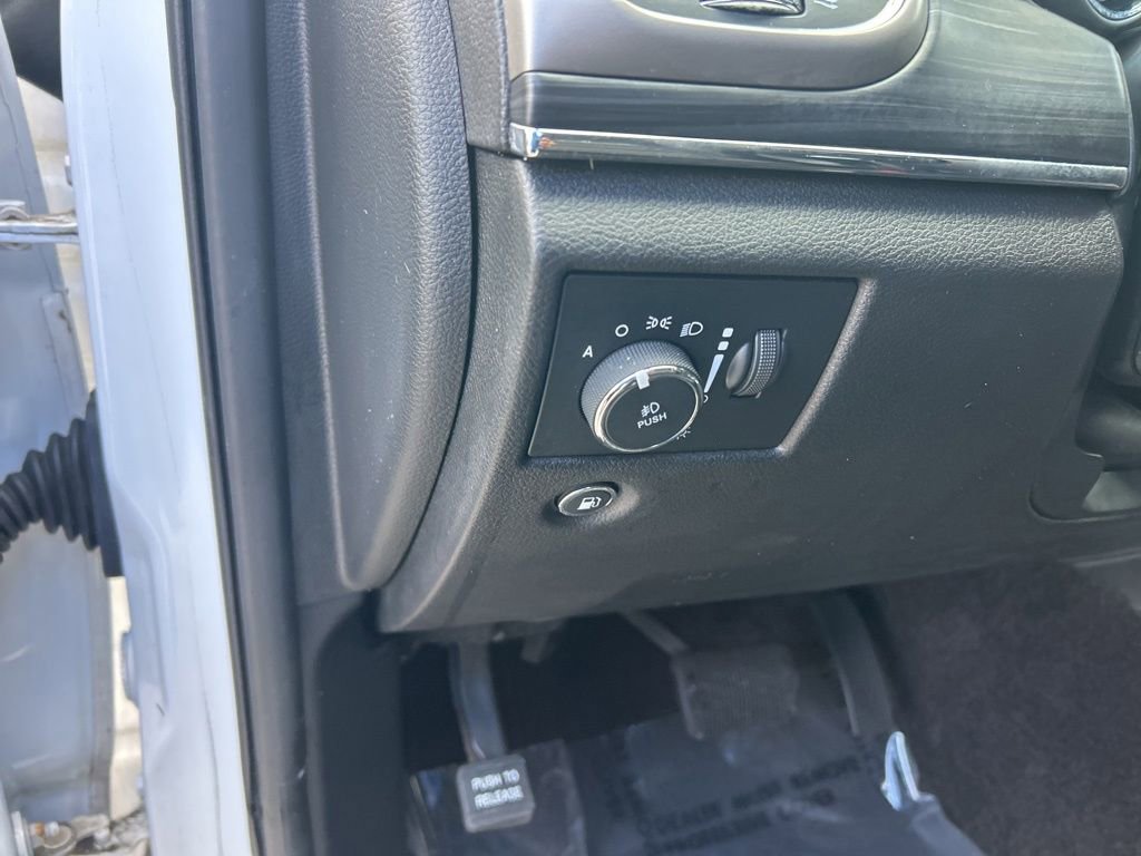 Used 2019 Jeep Grand Cherokee Limited image 36