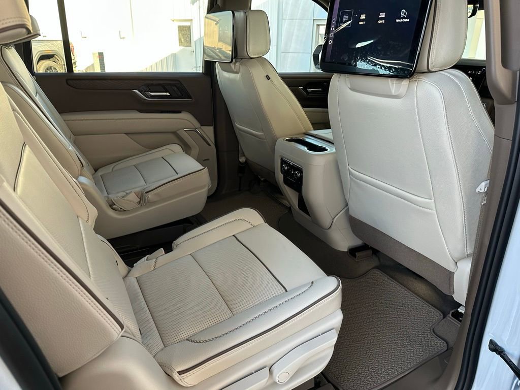 New 2026 GMC Yukon XL Denali w/ Denali Reserve Package image 18