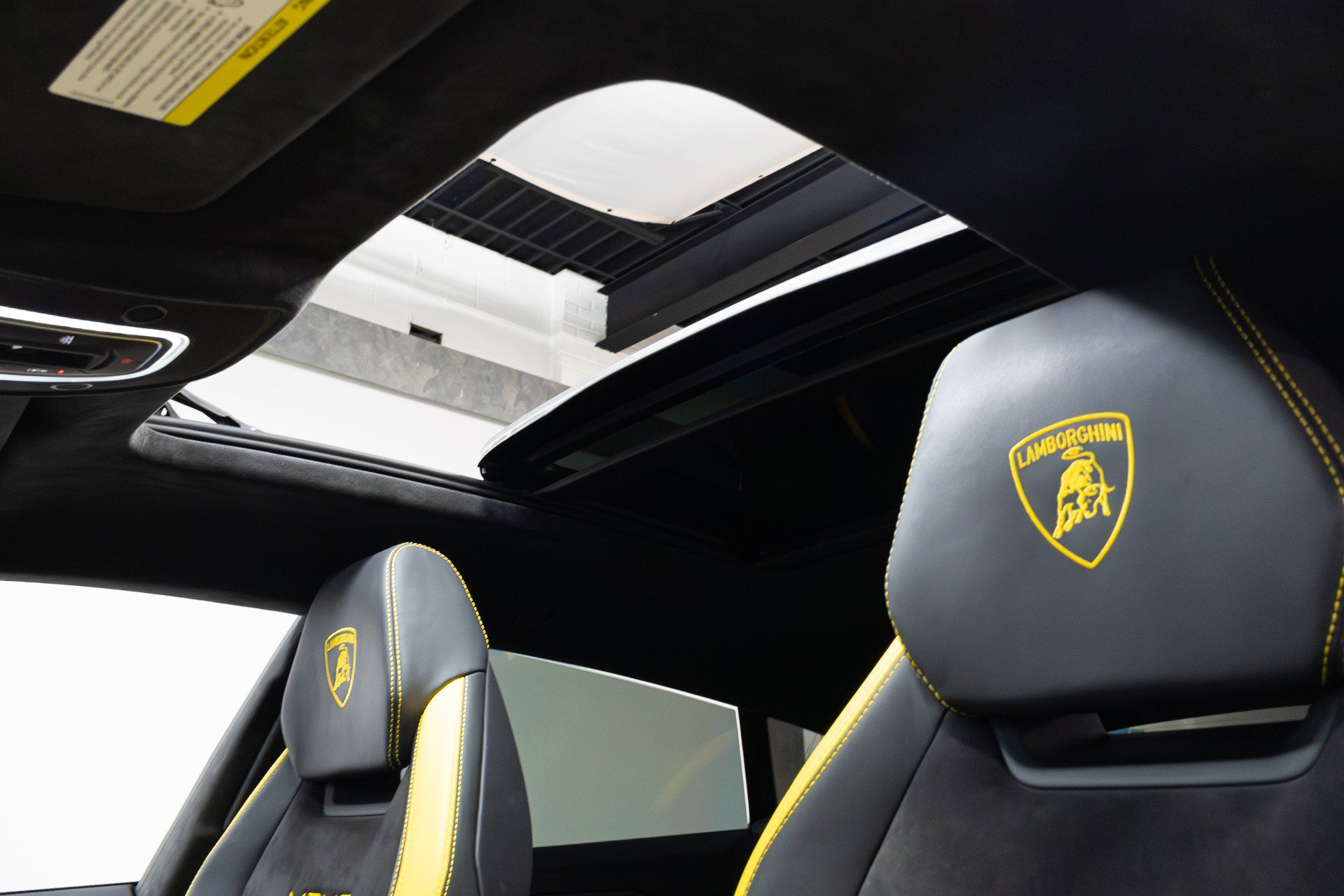 Used 2022 Lamborghini Urus image 41