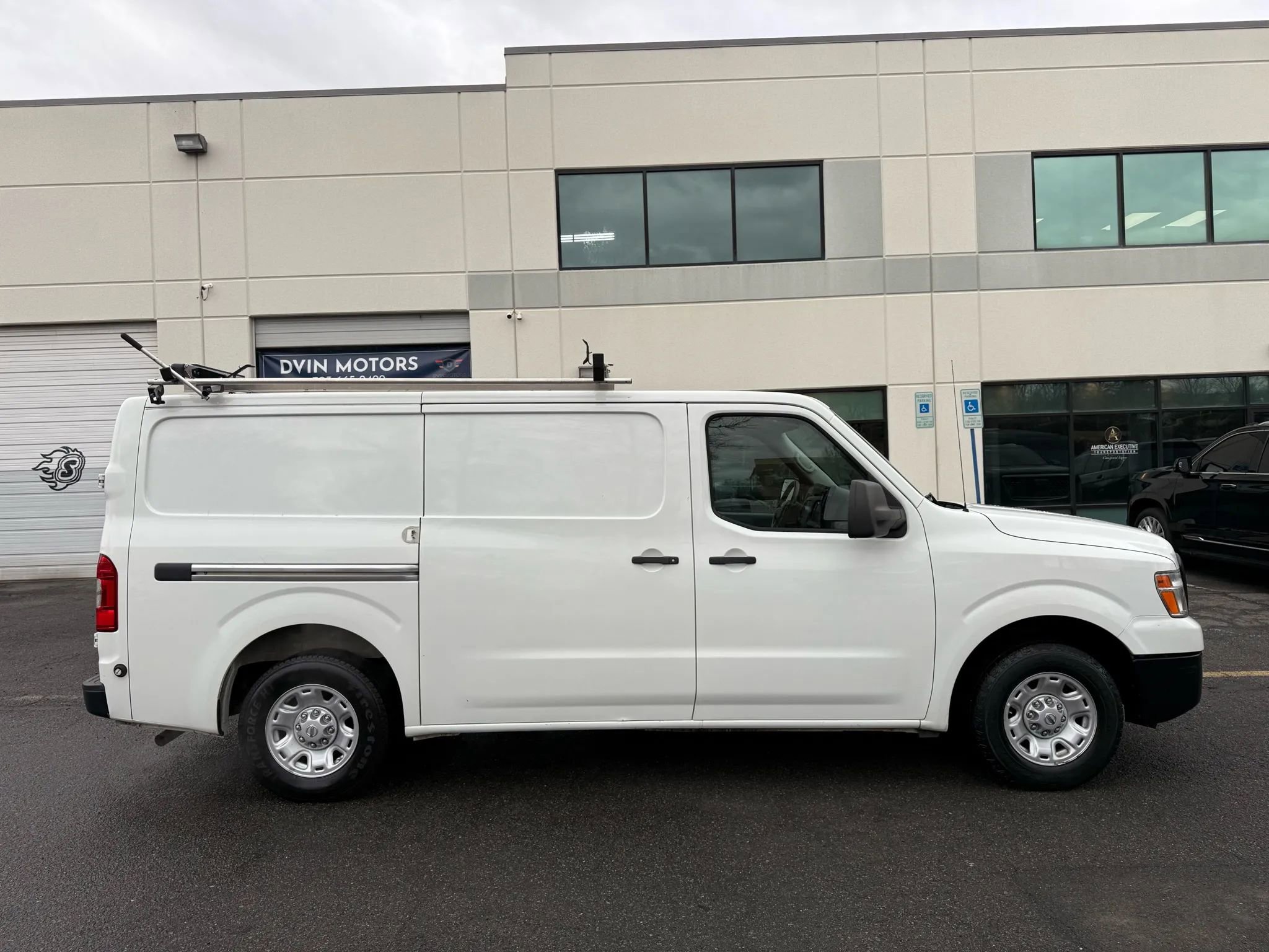 Used 2018 Nissan NV 2500 SV image 3