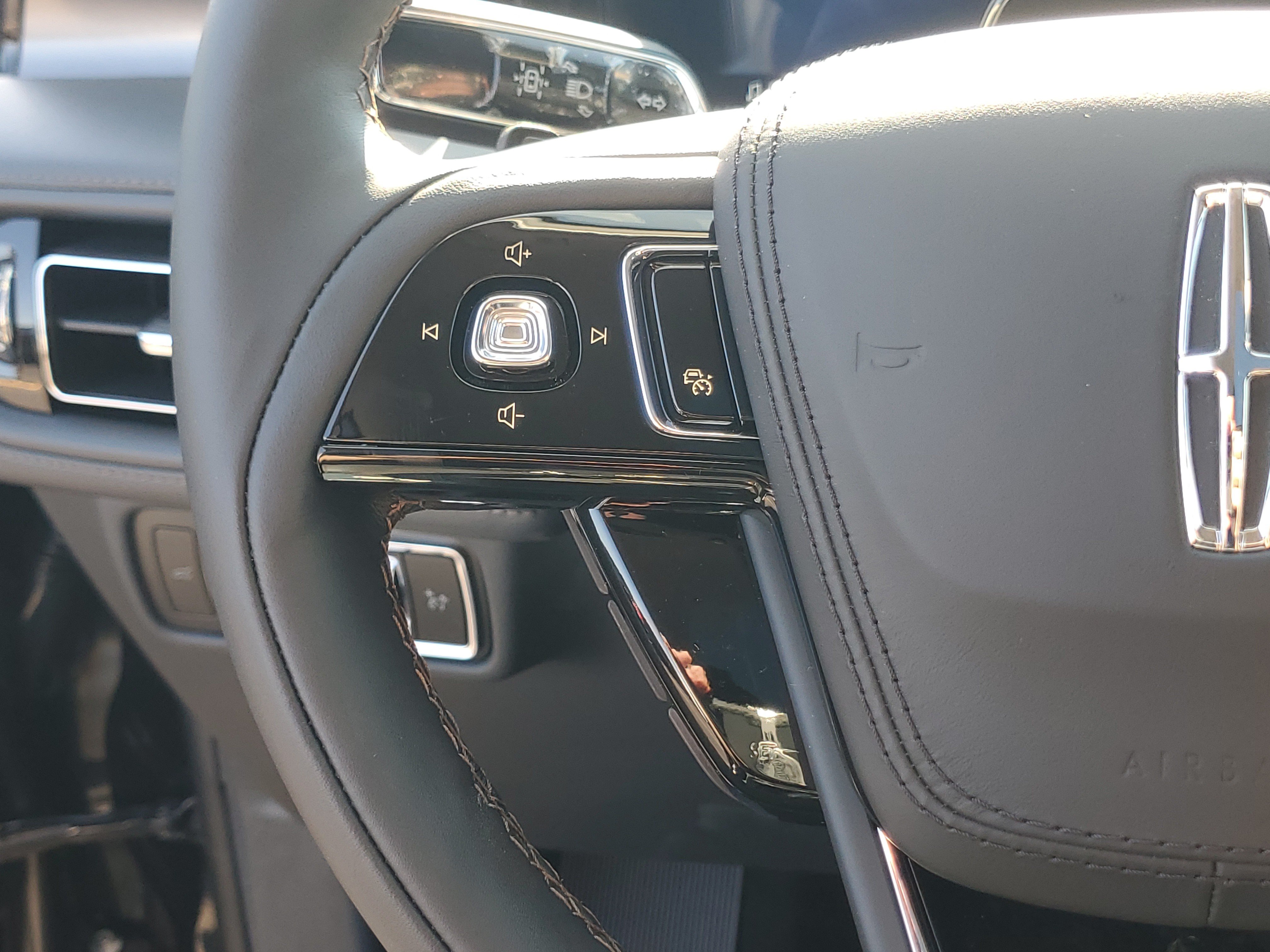 New 2026 Lincoln Aviator AWD image 16
