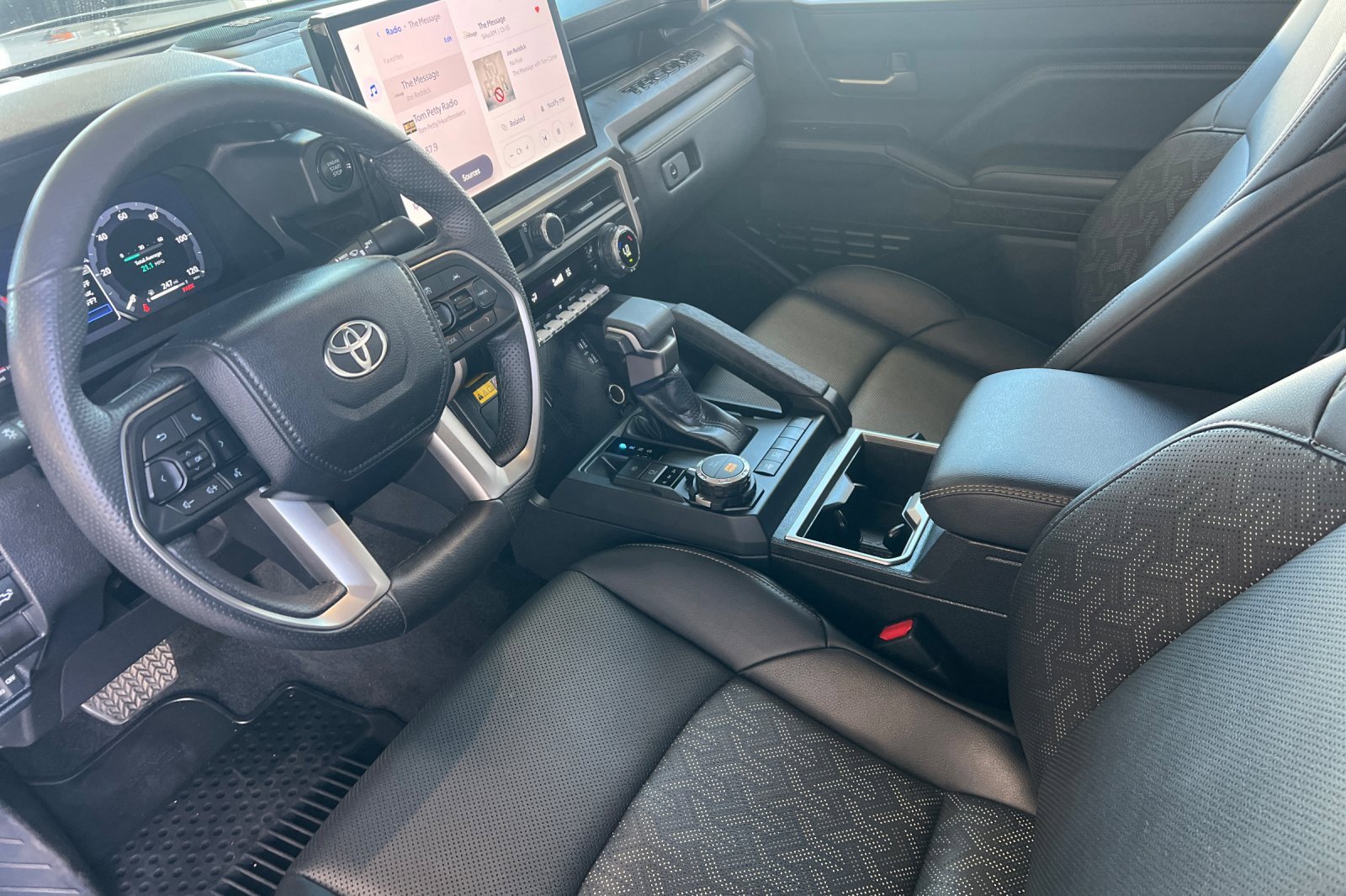 Used 2024 Toyota Tacoma Limited w/ Limited Package (LT) image 7