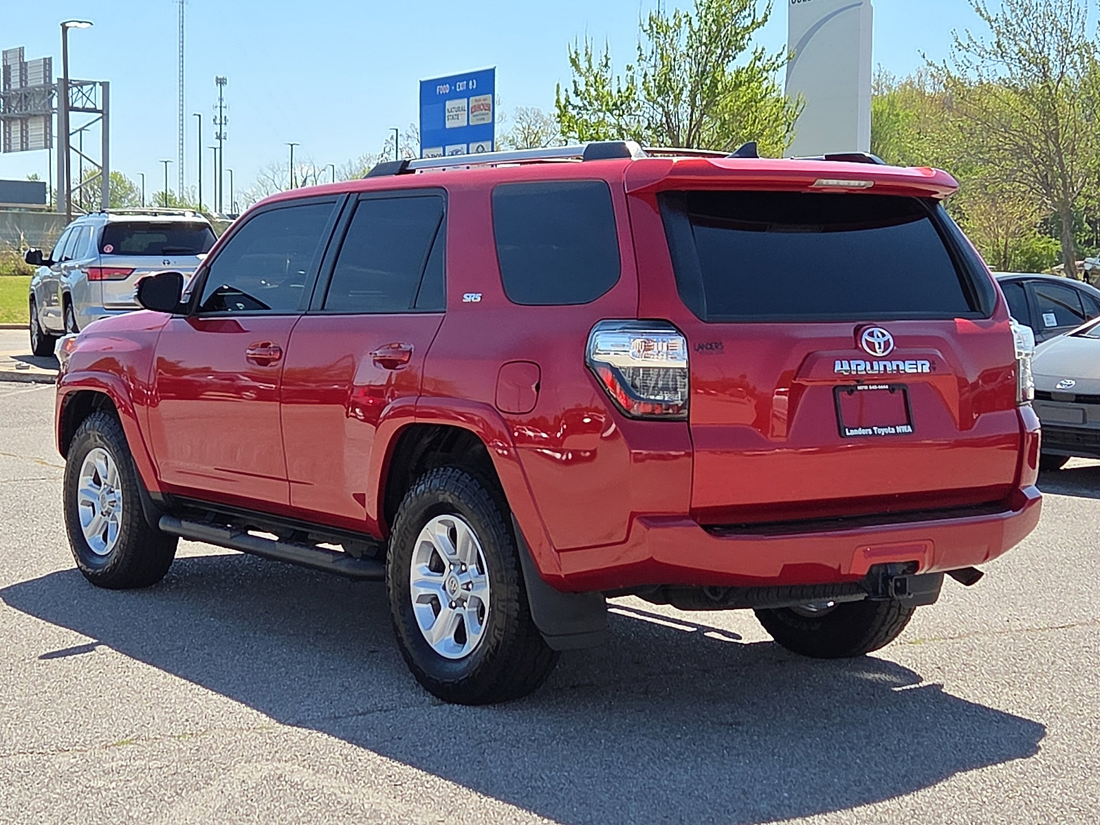 Used 2022 Toyota 4Runner SR5 Premium w/ Moonroof Package AWD/4WD image 4