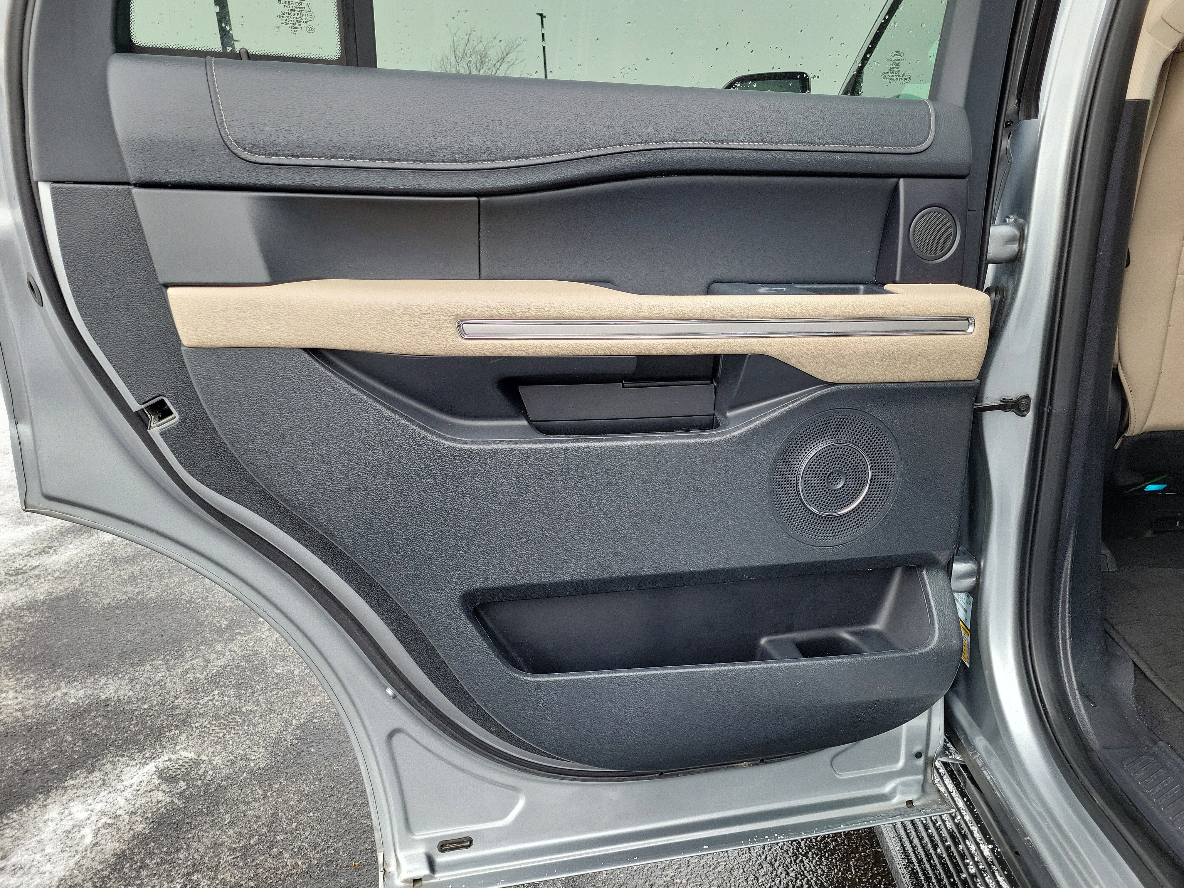 Certified 2024 Ford Expedition Limited image 9