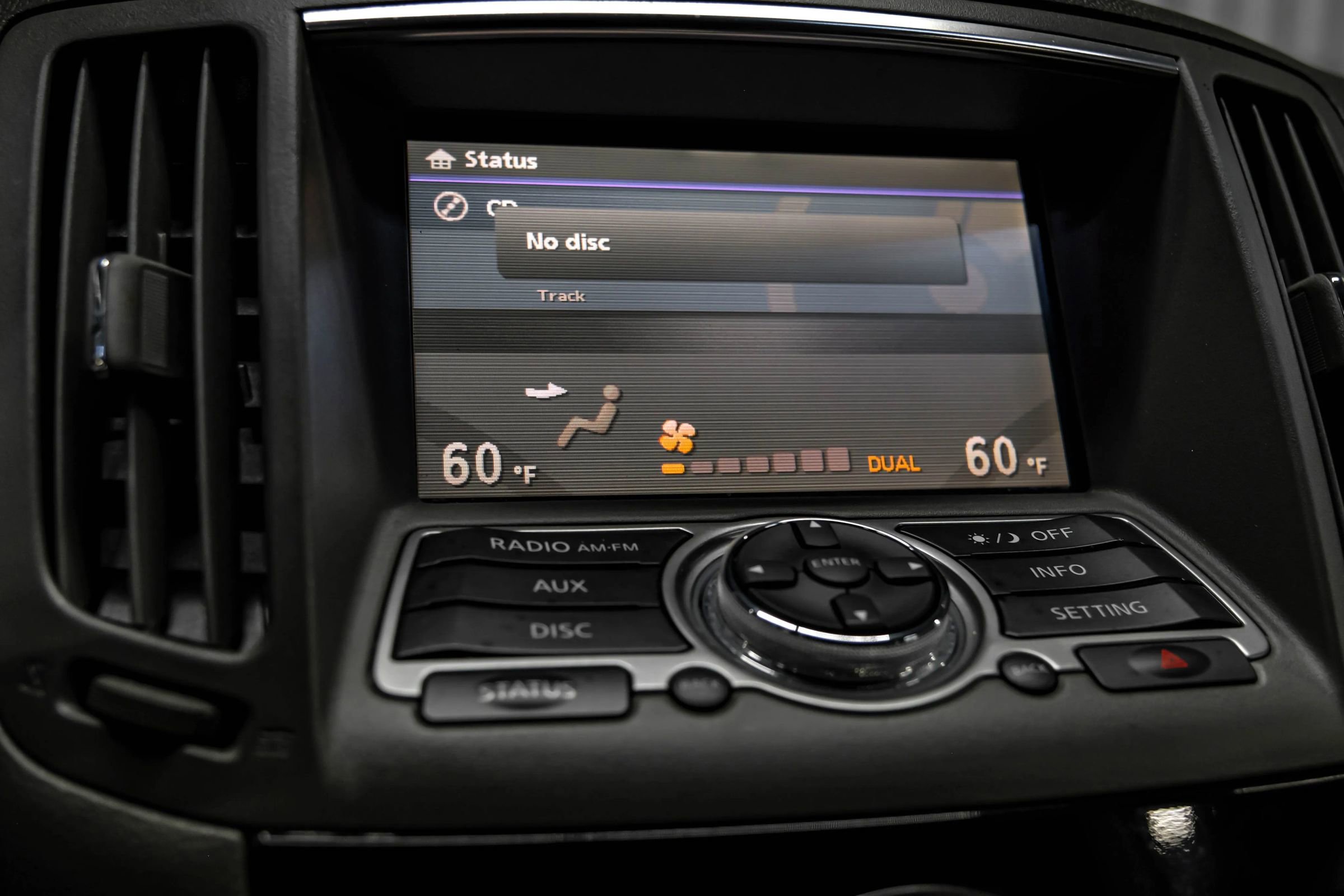 Used 2015 INFINITI Q40 image 40