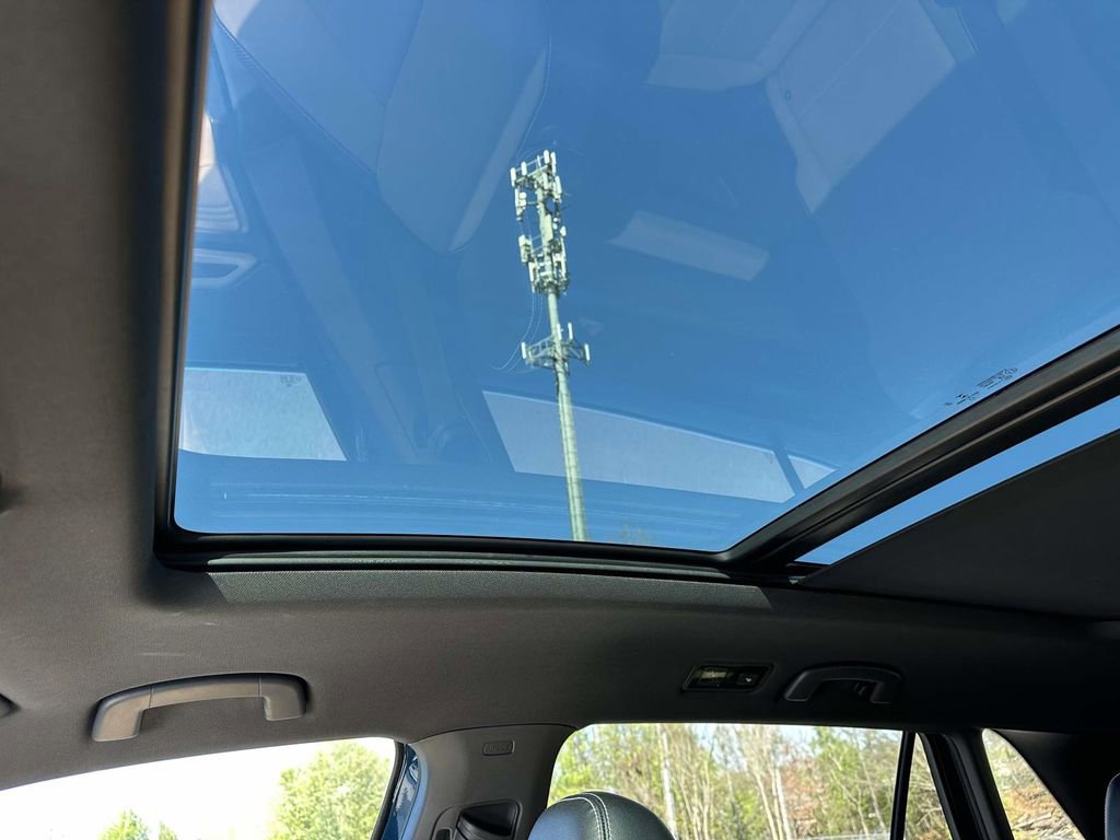 Used 2021 Volkswagen Atlas Cross Sport SE image 20