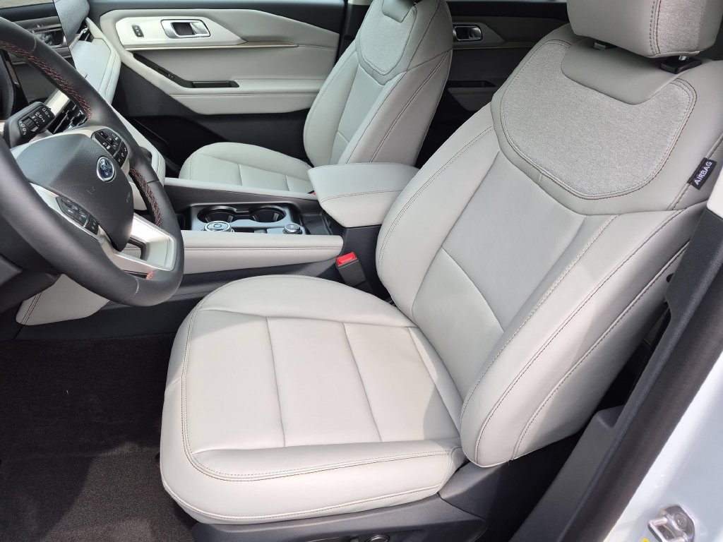 New 2026 Ford Explorer Active w/ Active Comfort Package AWD/4WD image 16