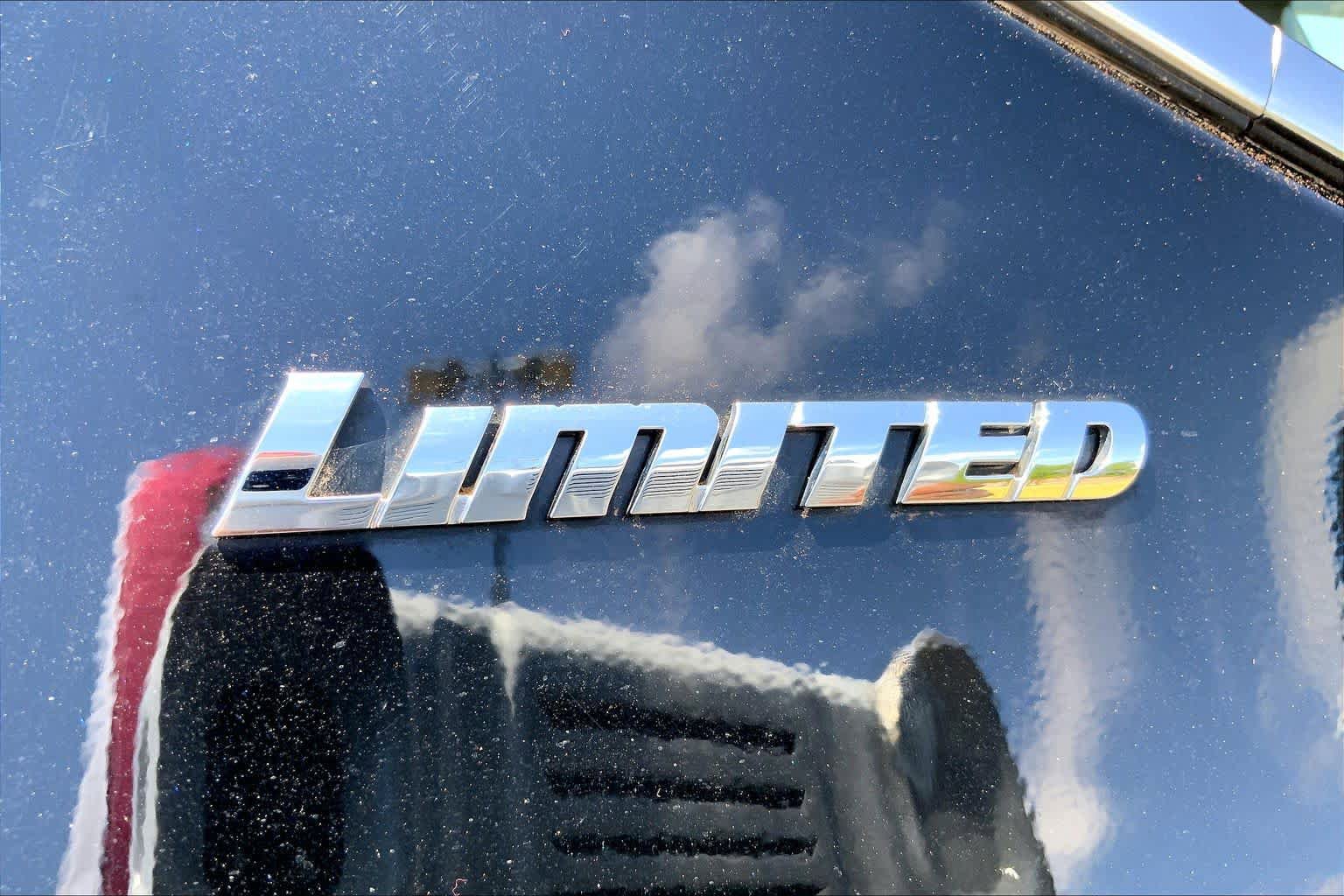 Used 2024 Toyota Tundra Limited w/ Power Package AWD/4WD image 10
