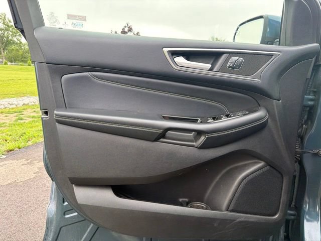 Used 2016 Ford Edge Titanium w/ Equipment Group 301A AWD/4WD image 25