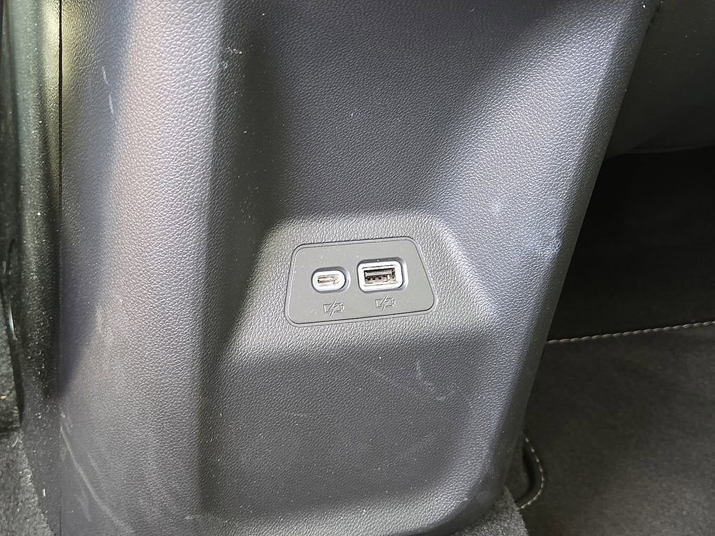 Used 2023 Buick Envision Essence image 16