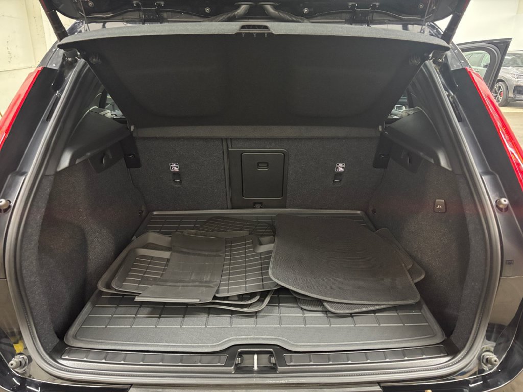 Certified 2024 Volvo XC40 B5 Ultimate w/ Protection Package Premier AWD/4WD image 16