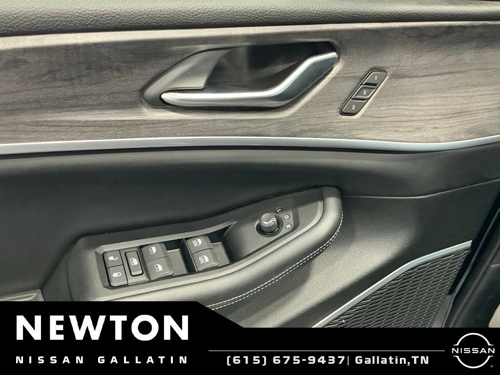 Used 2024 Jeep Grand Cherokee L Limited AWD/4WD image 19