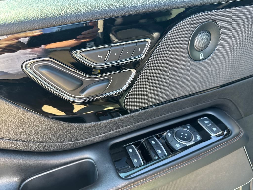 Used 2023 Lincoln Aviator Reserve AWD/4WD image 16