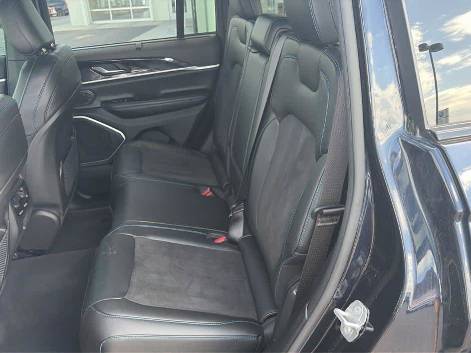 Used 2024 Jeep Grand Cherokee Trailhawk w/ Luxury Tech Group III AWD/4WD image 20