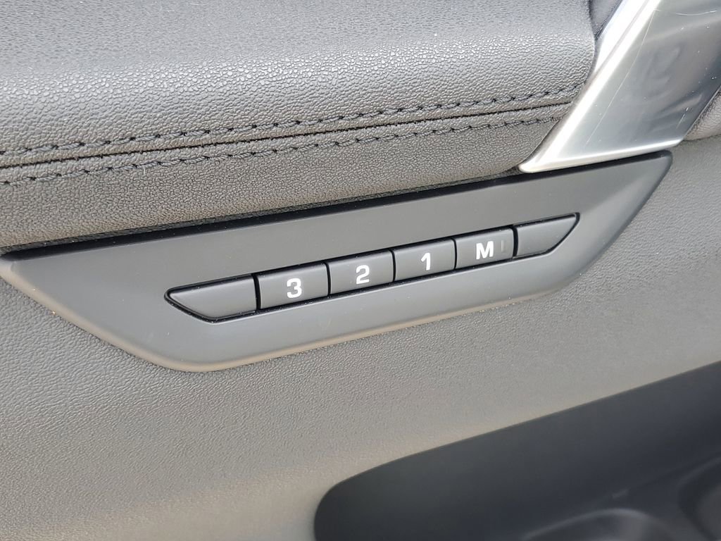 Used 2025 Land Rover Discovery Sport S image 14