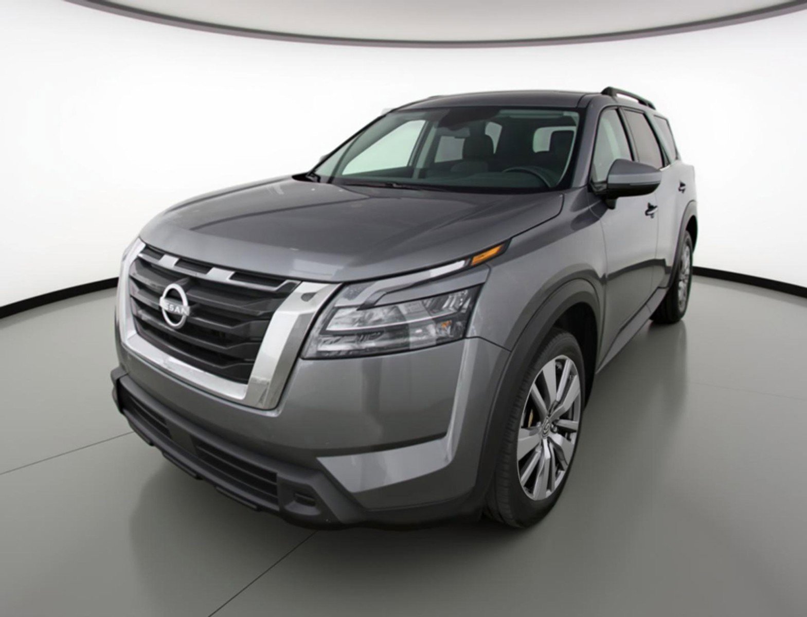 Used 2025 Nissan Pathfinder SV image 3