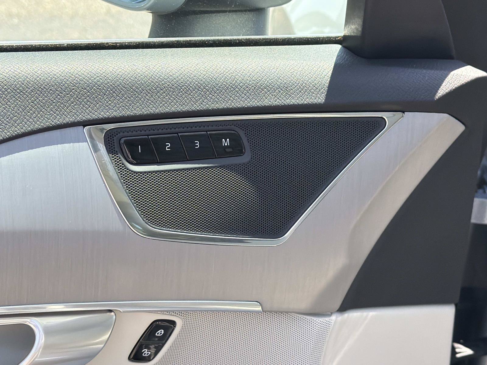 Certified 2024 Volvo XC90 B5 Core w/ Climate Package AWD/4WD image 16
