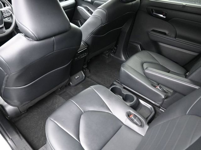 Certified 2024 Toyota Highlander XLE image 34