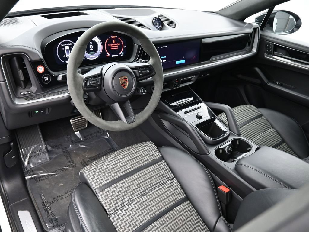 Certified 2024 Porsche Cayenne Turbo image 4