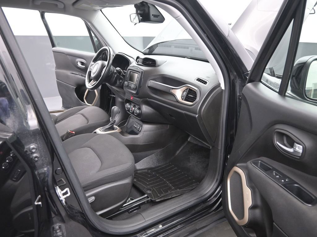 Used 2017 Jeep Renegade Latitude FWD image 17
