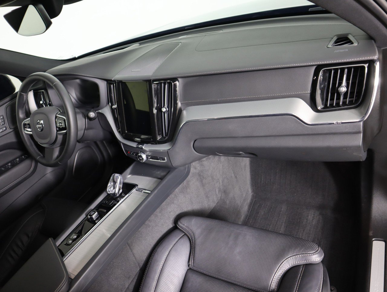 Used 2024 Volvo XC60 T8 Ultimate image 12