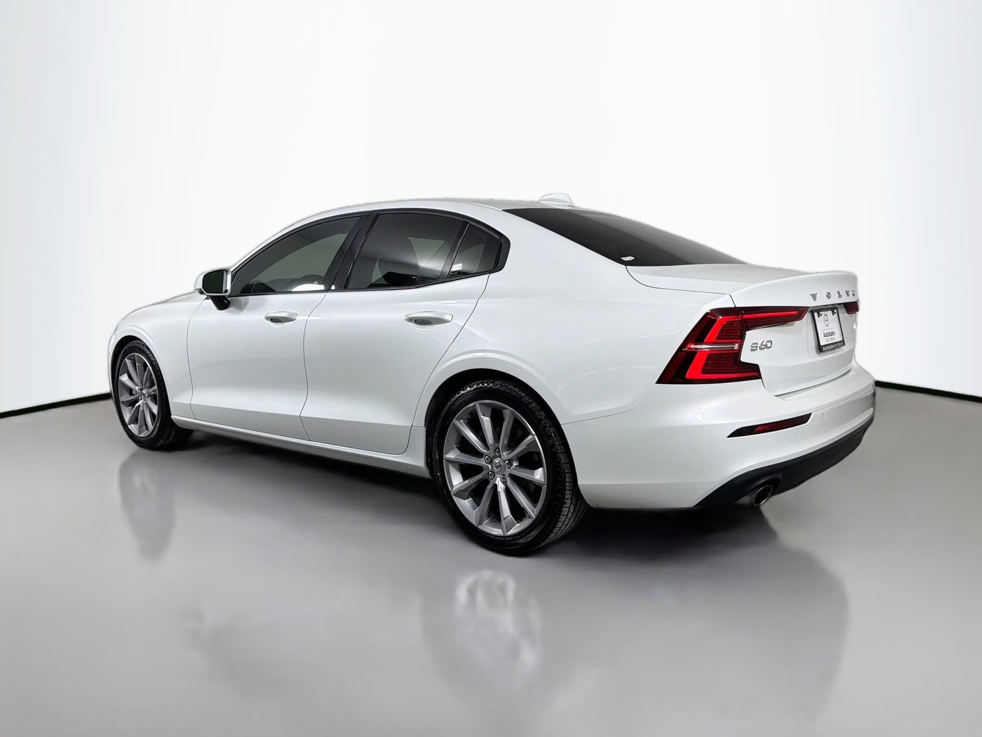 Used 2020 Volvo S60 T5 Momentum FWD image 8