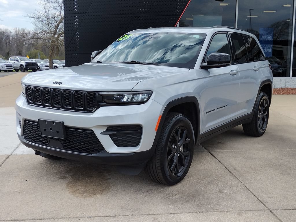 Used 2025 Jeep Grand Cherokee Altitude