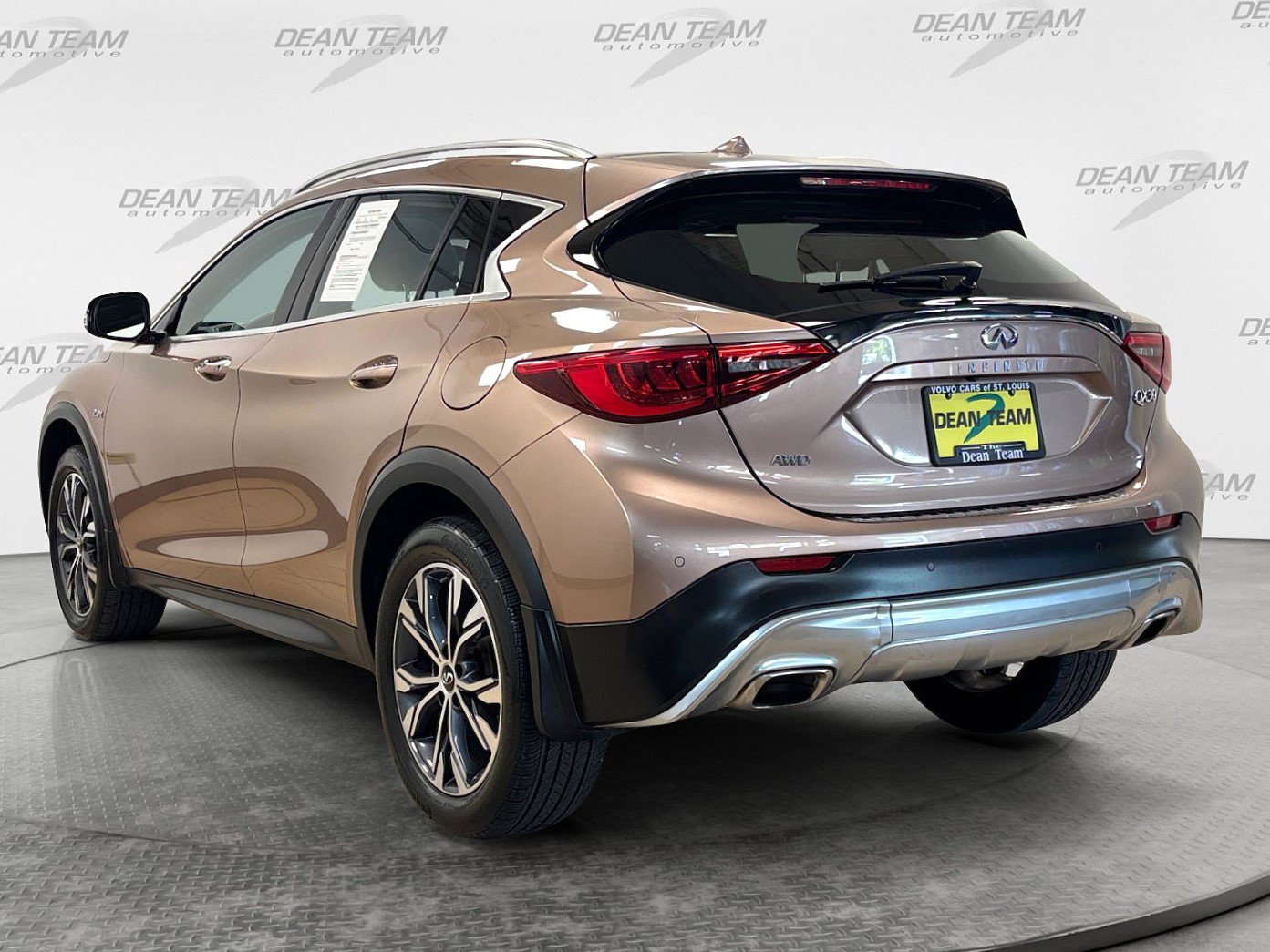 Used 2017 INFINITI QX30 Premium w/ Navigation Package AWD/4WD image 6