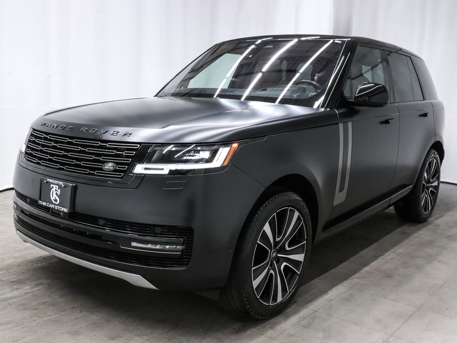 Used 2023 Land Rover Range Rover SE image 3