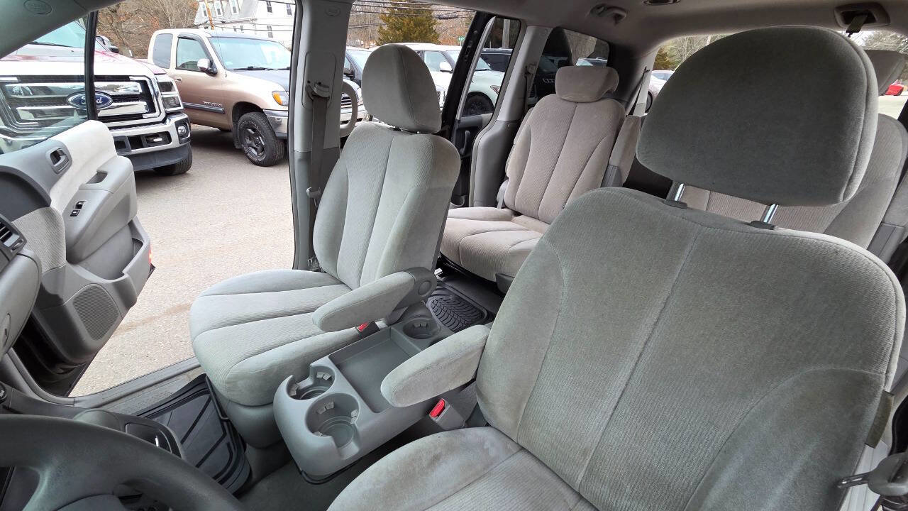 Used 2007 Kia Sedona LX image 25