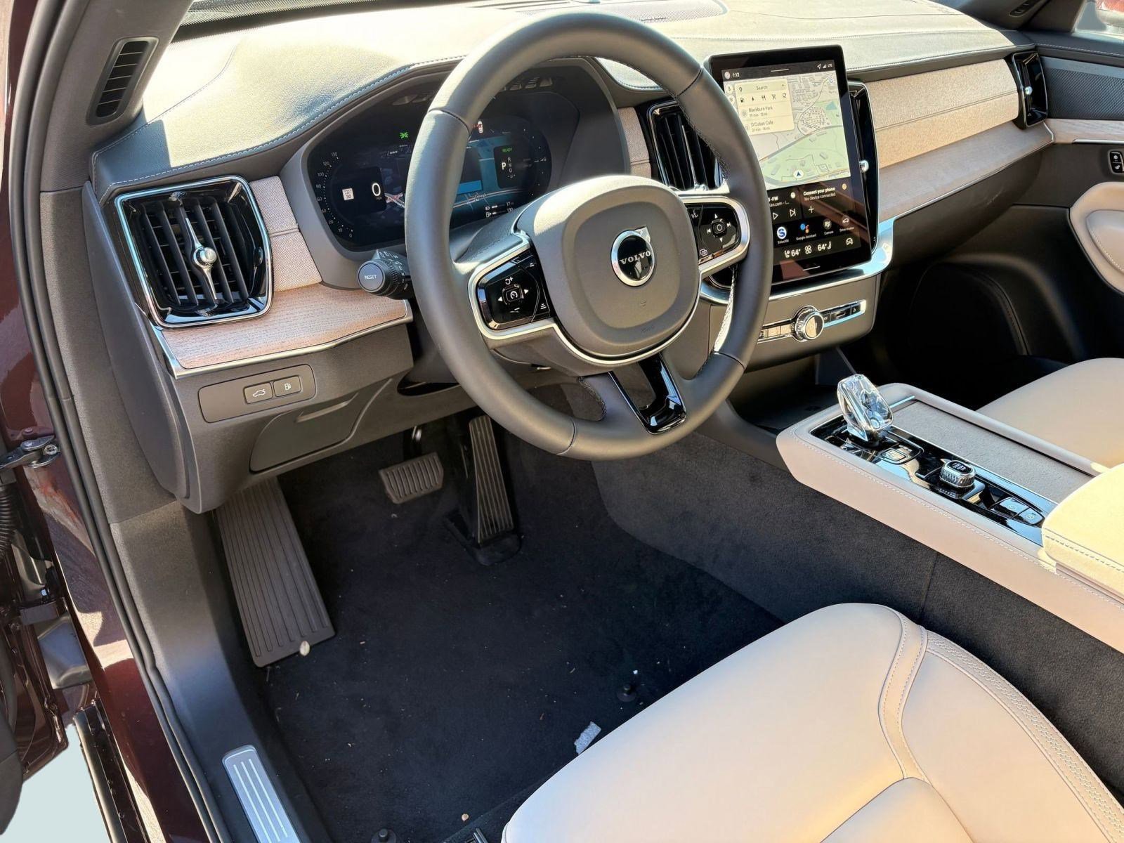 New 2026 Volvo XC90 T8 Plus w/ Protection Package image 4