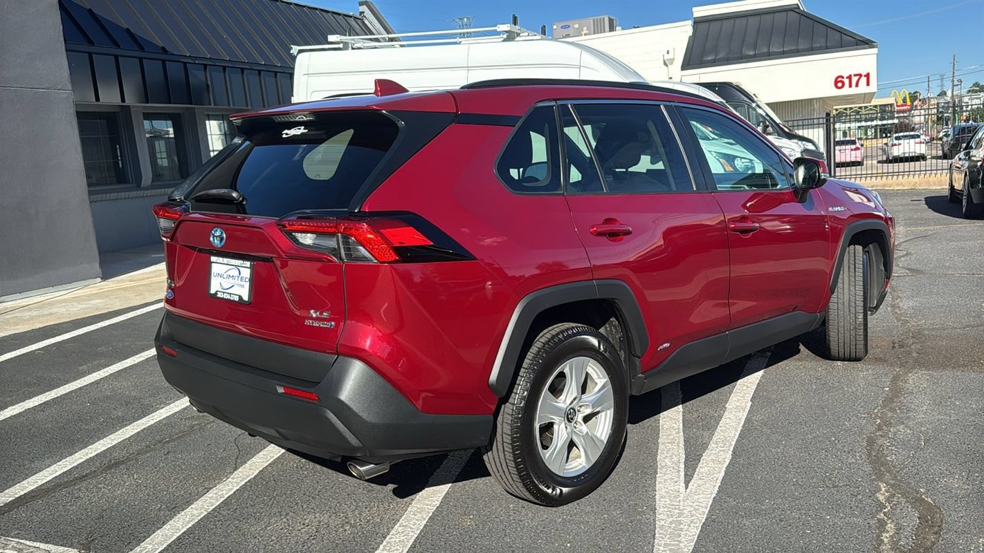Used 2021 Toyota RAV4 XLE w/ Convenience Package AWD/4WD image 3