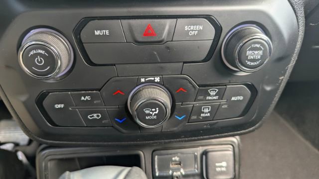 Used 2018 Jeep Renegade Latitude image 32