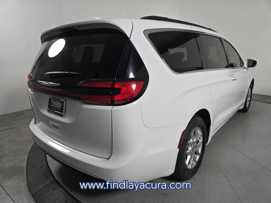 Used 2022 Chrysler Pacifica Touring-L image 6
