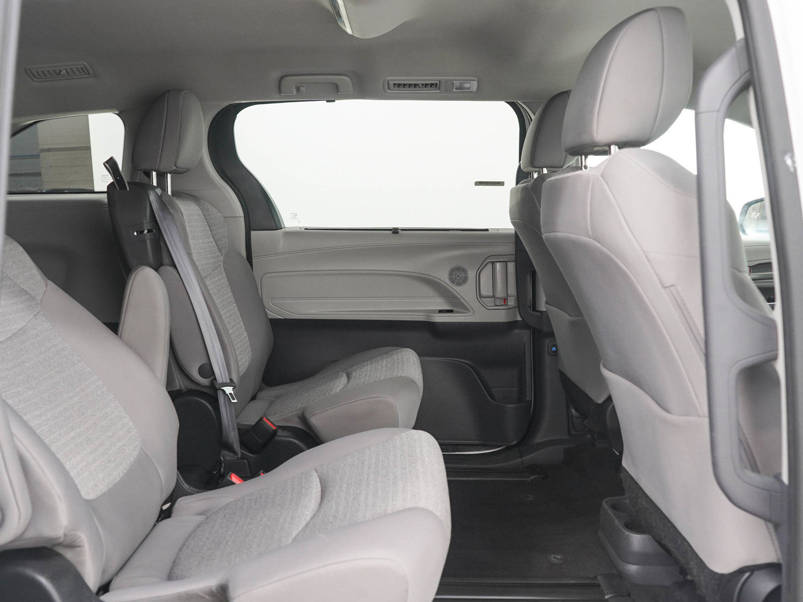 Used 2024 Toyota Sienna LE FWD image 13