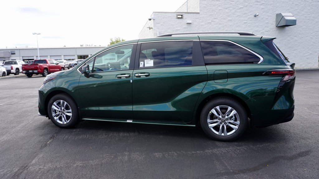 New 2025 Toyota Sienna XLE image 8